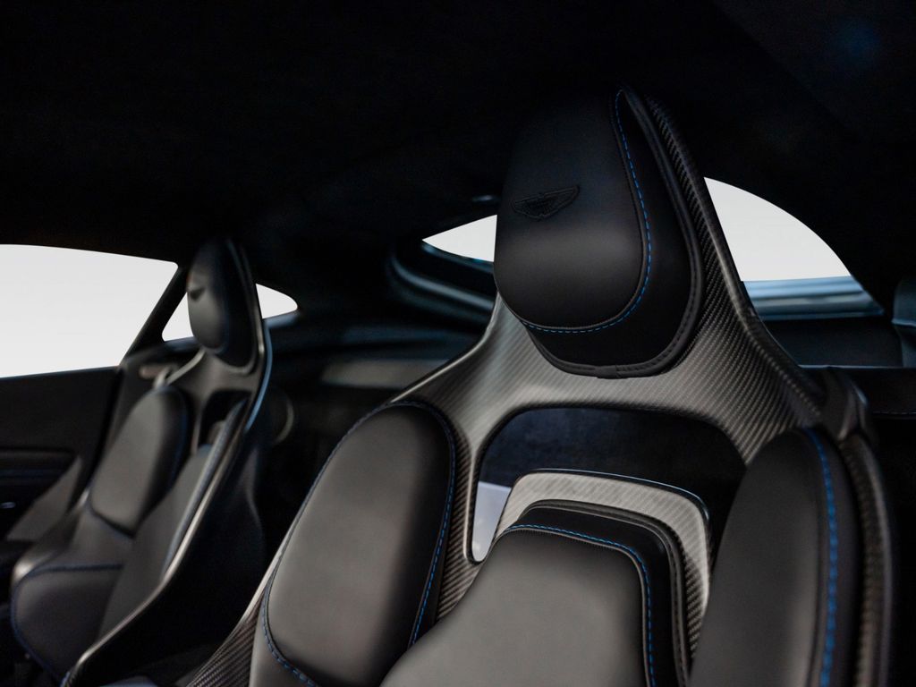 Aston Martin V12 Vantage 2022