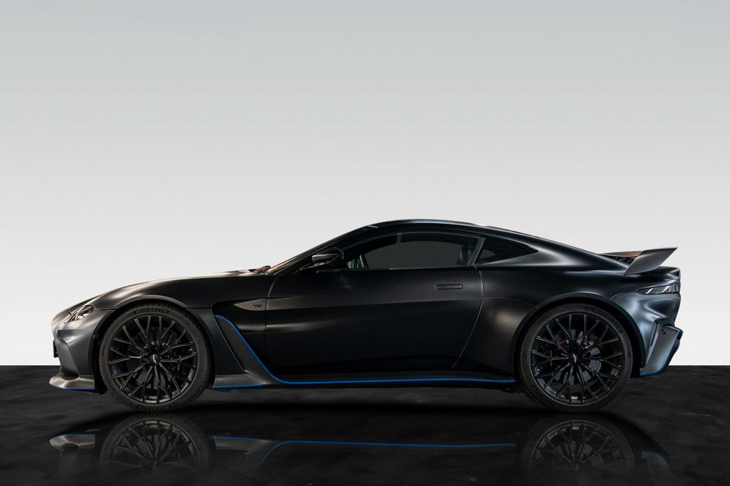 Aston Martin V12 Vantage 2022