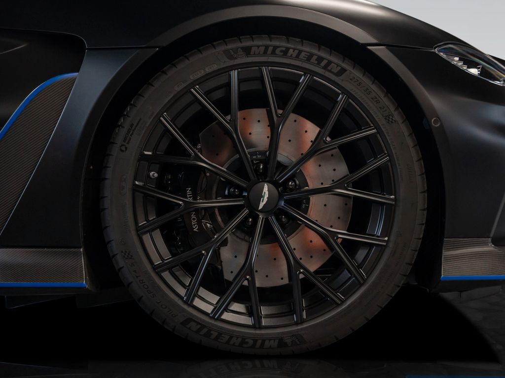 Aston Martin V12 Vantage 2022