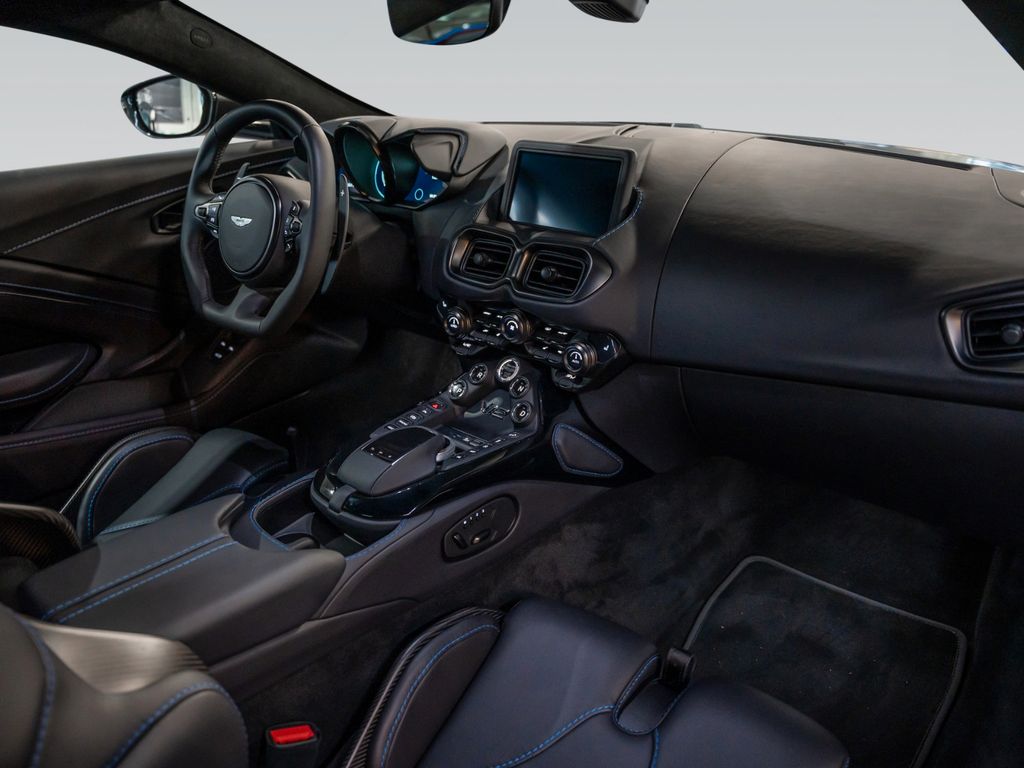 Aston Martin V12 Vantage 2022