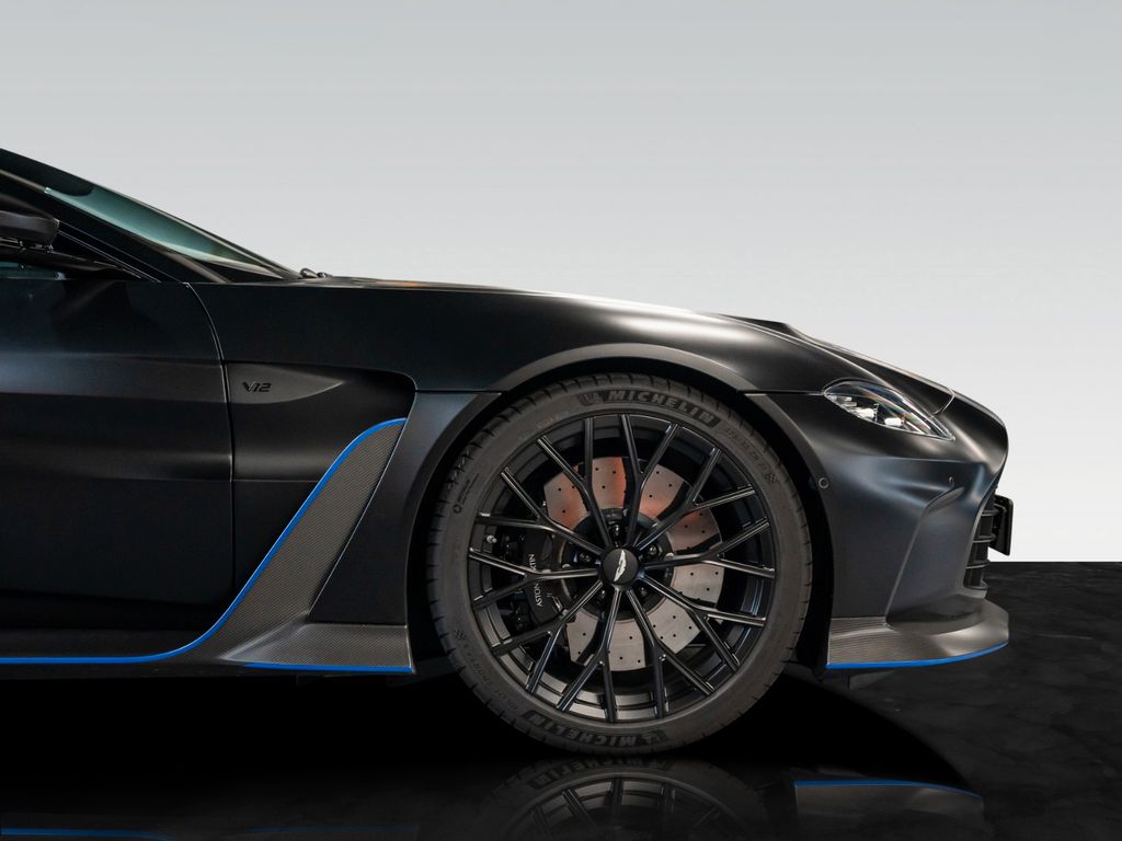 Aston Martin V12 Vantage 2022