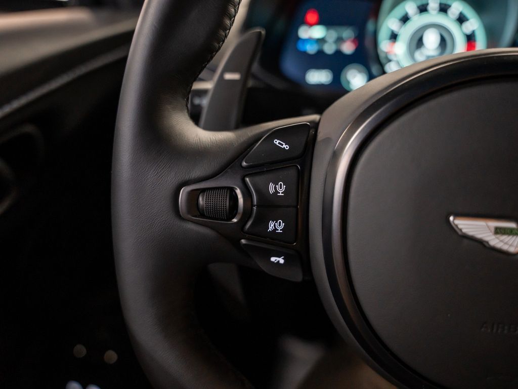 Aston Martin V12 Vantage 2022