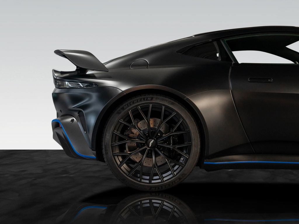 Aston Martin V12 Vantage 2022