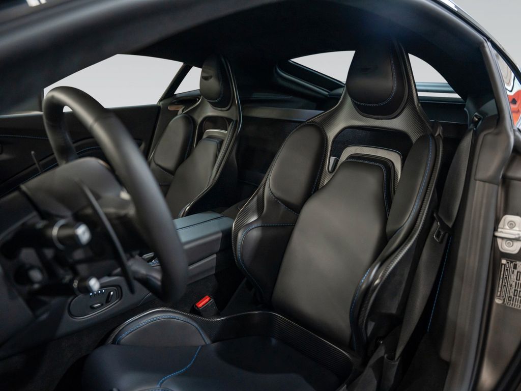 Aston Martin V12 Vantage 2022