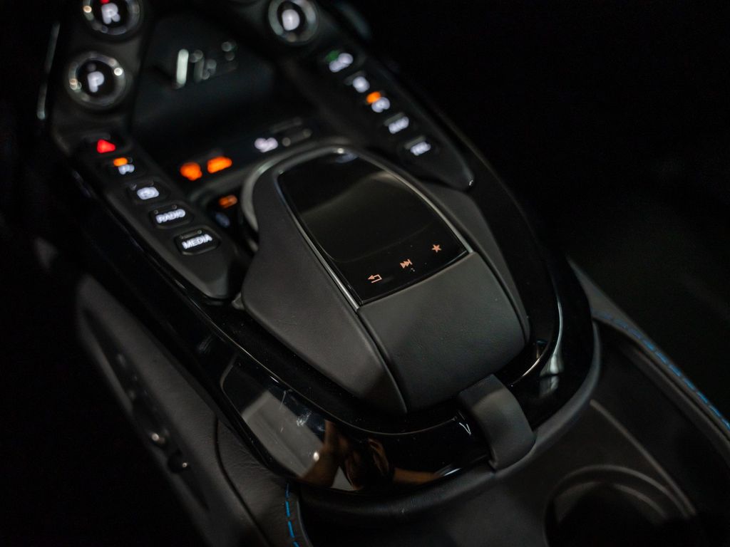 Aston Martin V12 Vantage 2022