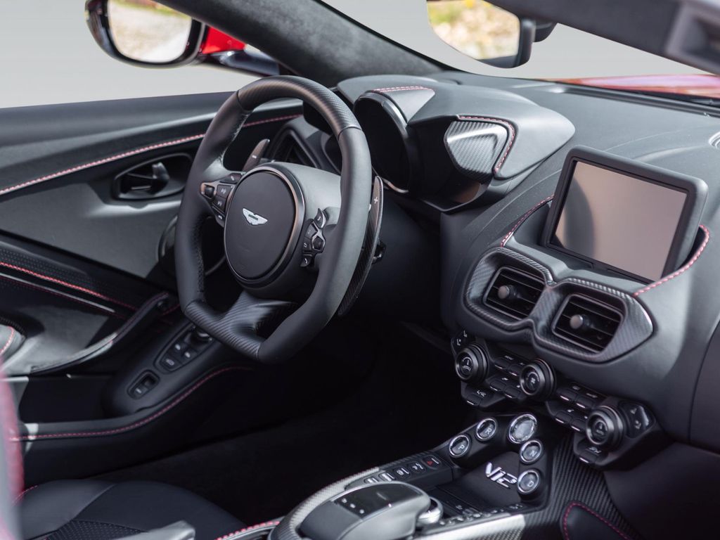 Aston Martin V12 Vantage 2023