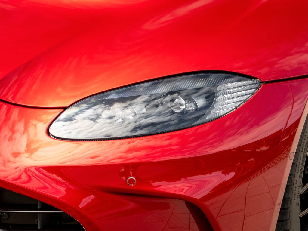 Aston Martin V12 Vantage 2023