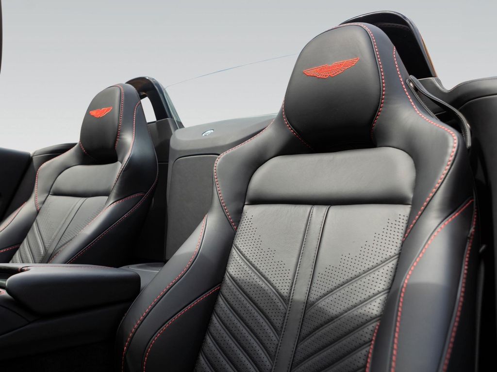 Aston Martin V12 Vantage 2023