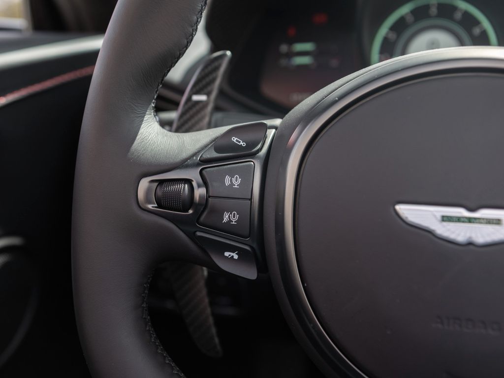 Aston Martin V12 Vantage 2023