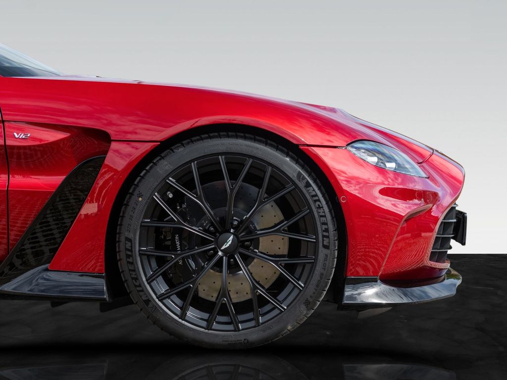 Aston Martin V12 Vantage 2023