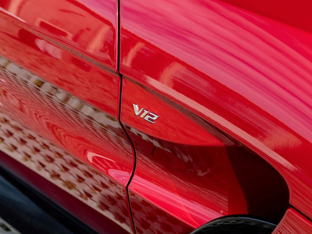 Aston Martin V12 Vantage 2023