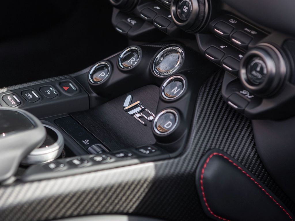 Aston Martin V12 Vantage 2023