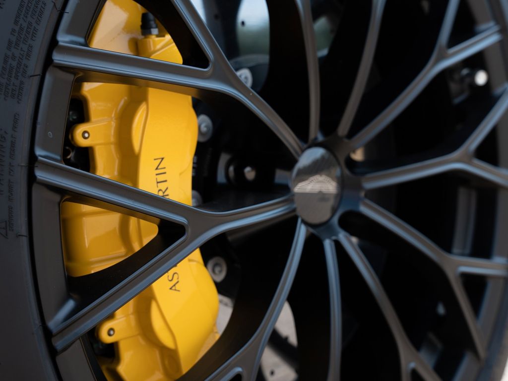 Aston Martin V12 Vantage 2023