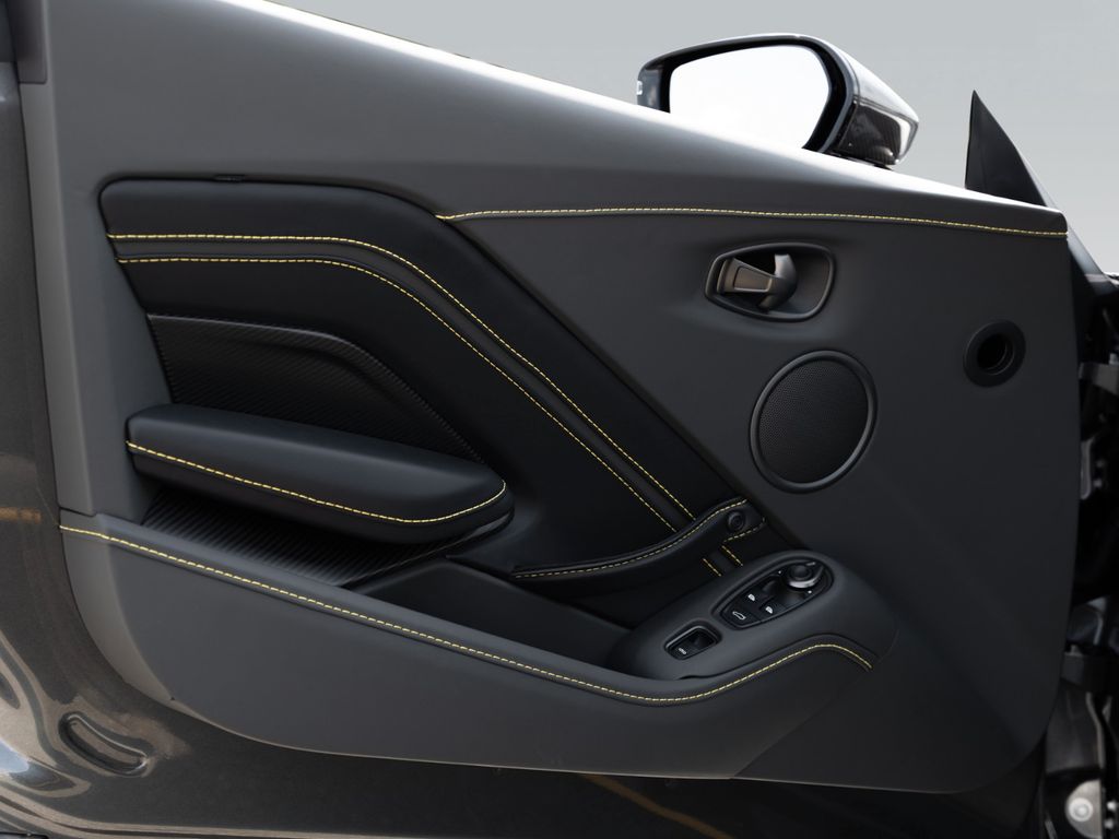 Aston Martin V12 Vantage 2023