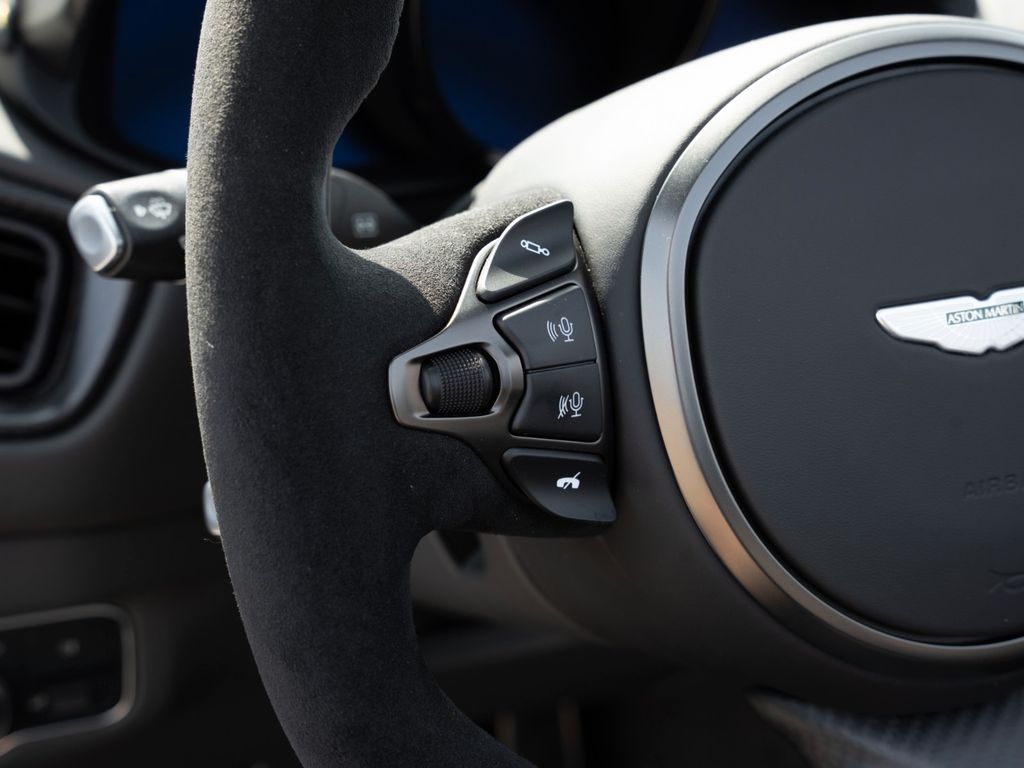 Aston Martin V12 Vantage 2023