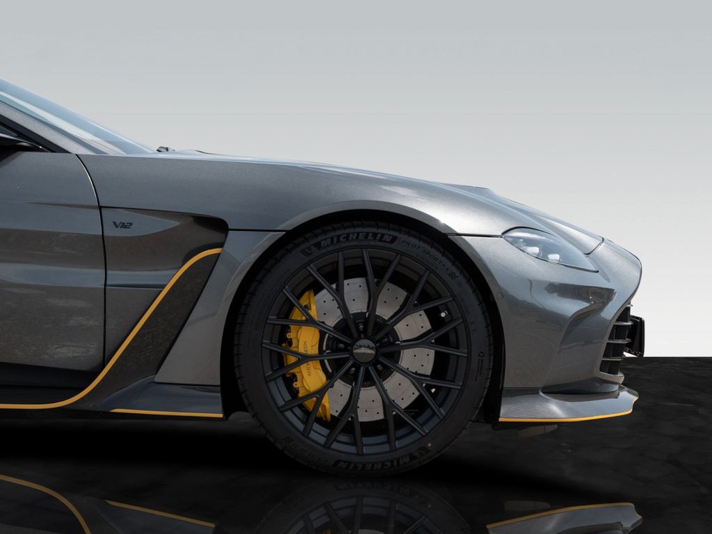 Aston Martin V12 Vantage 2023