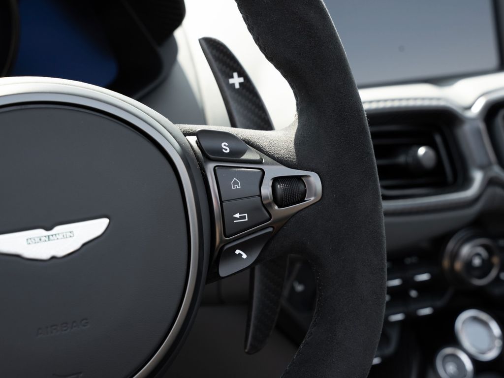 Aston Martin V12 Vantage 2023