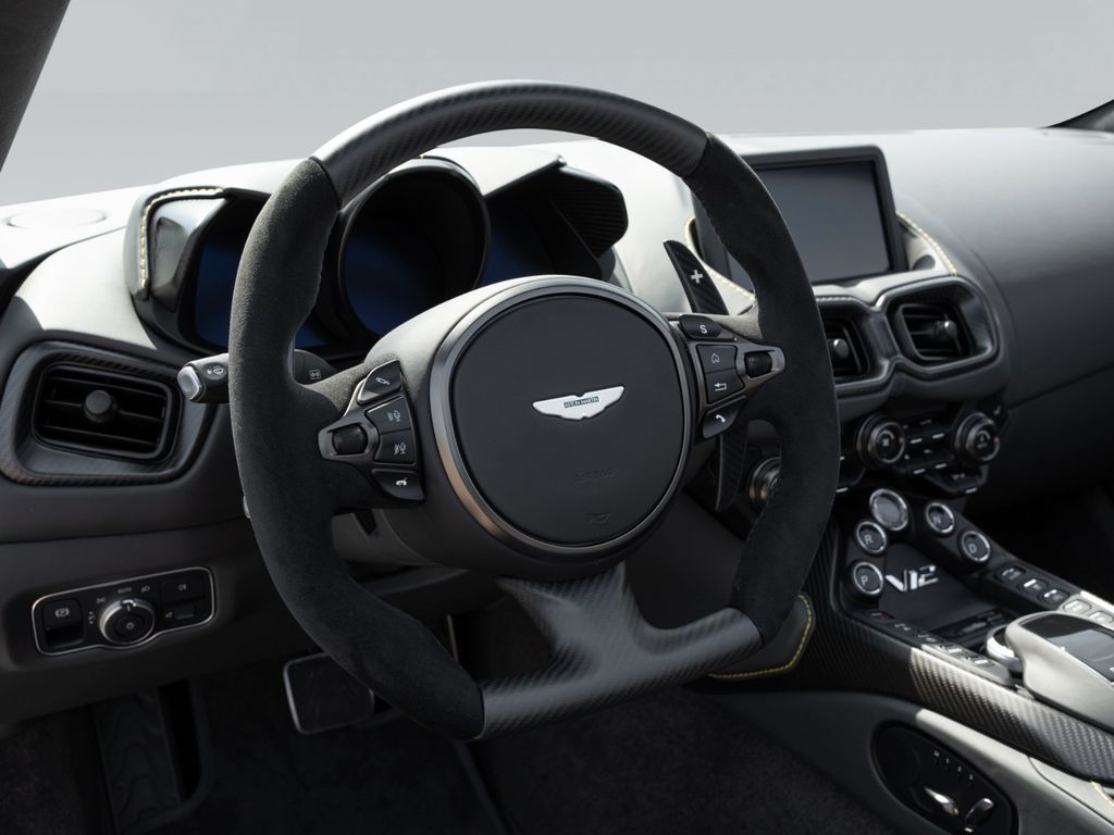 Aston Martin V12 Vantage 2023