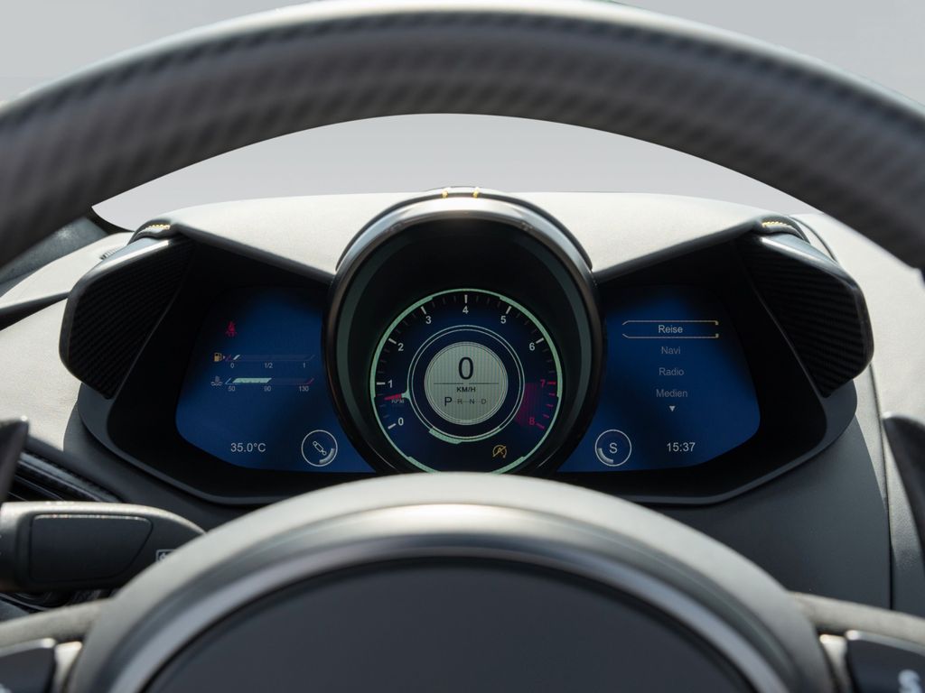 Aston Martin V12 Vantage 2023