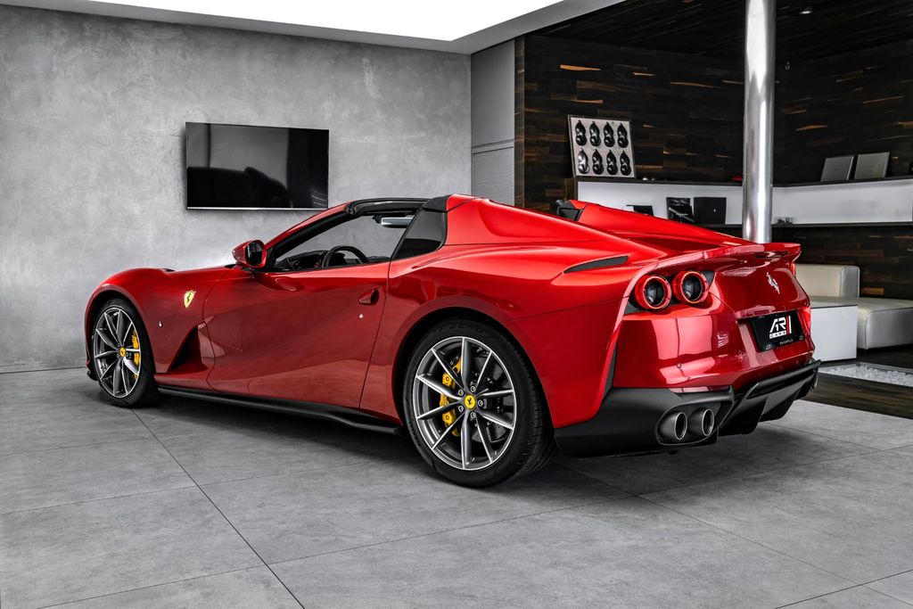 Ferrari 812 2023