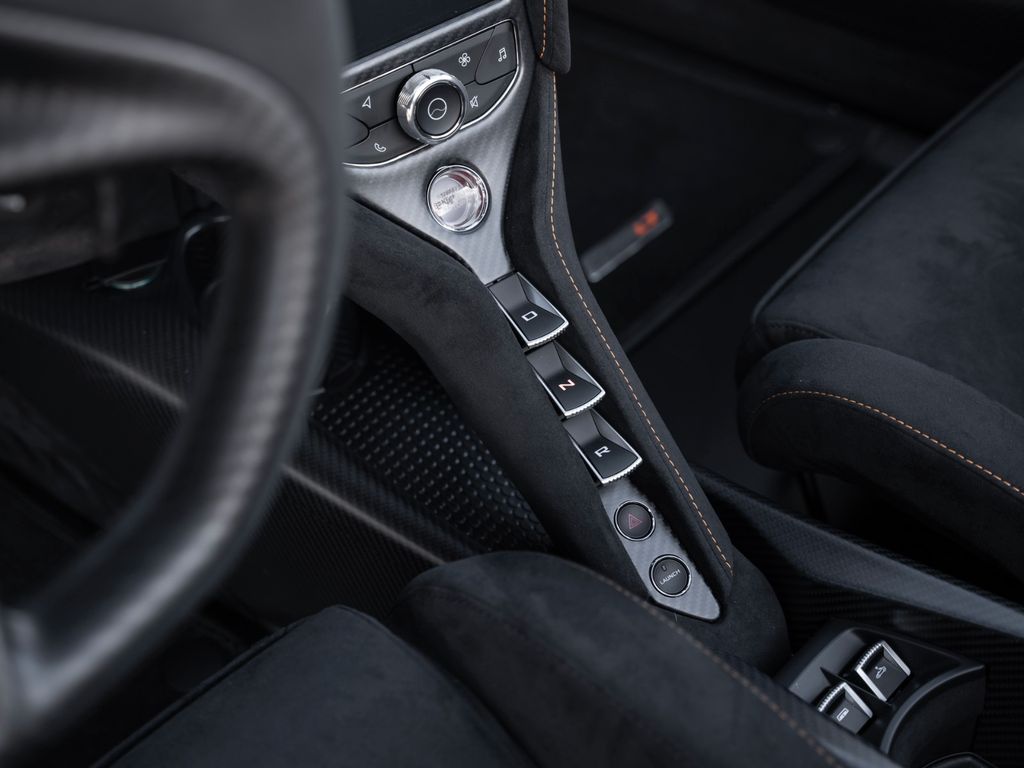 McLaren 765LT 2022