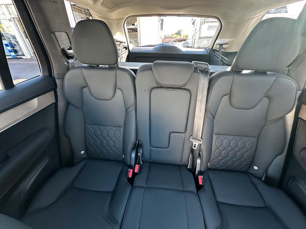 Volvo XC90 2025