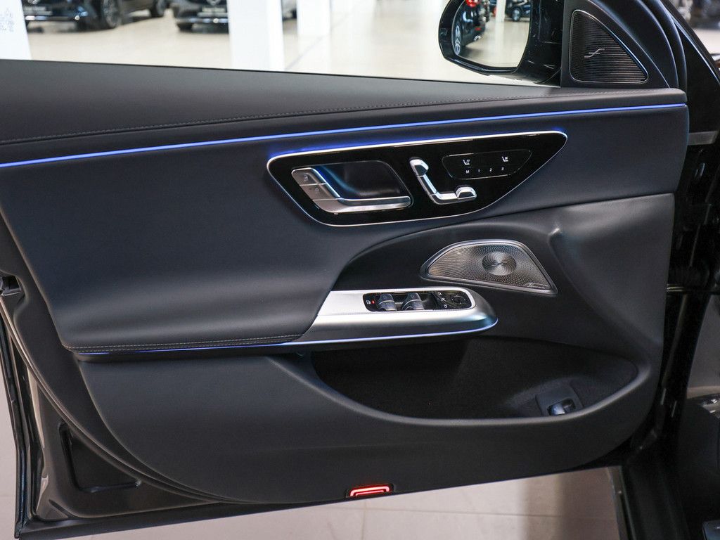 Mercedes-Benz E 300 2025