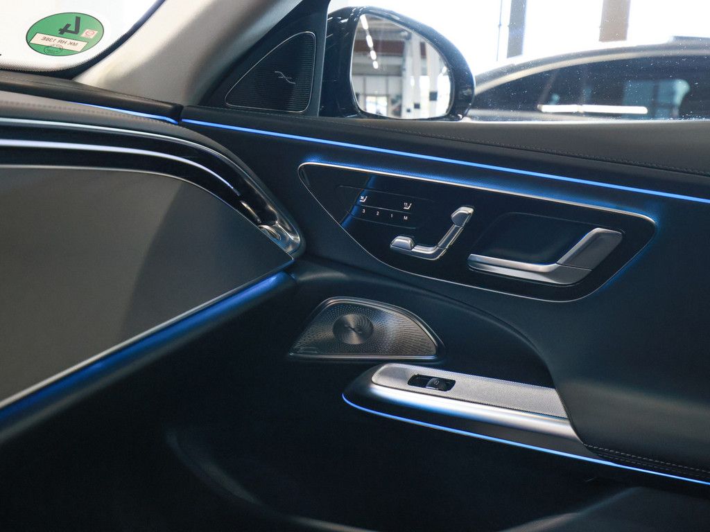 Mercedes-Benz E 300 2025