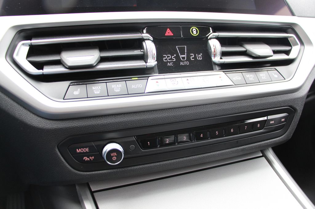 BMW 318 2021
