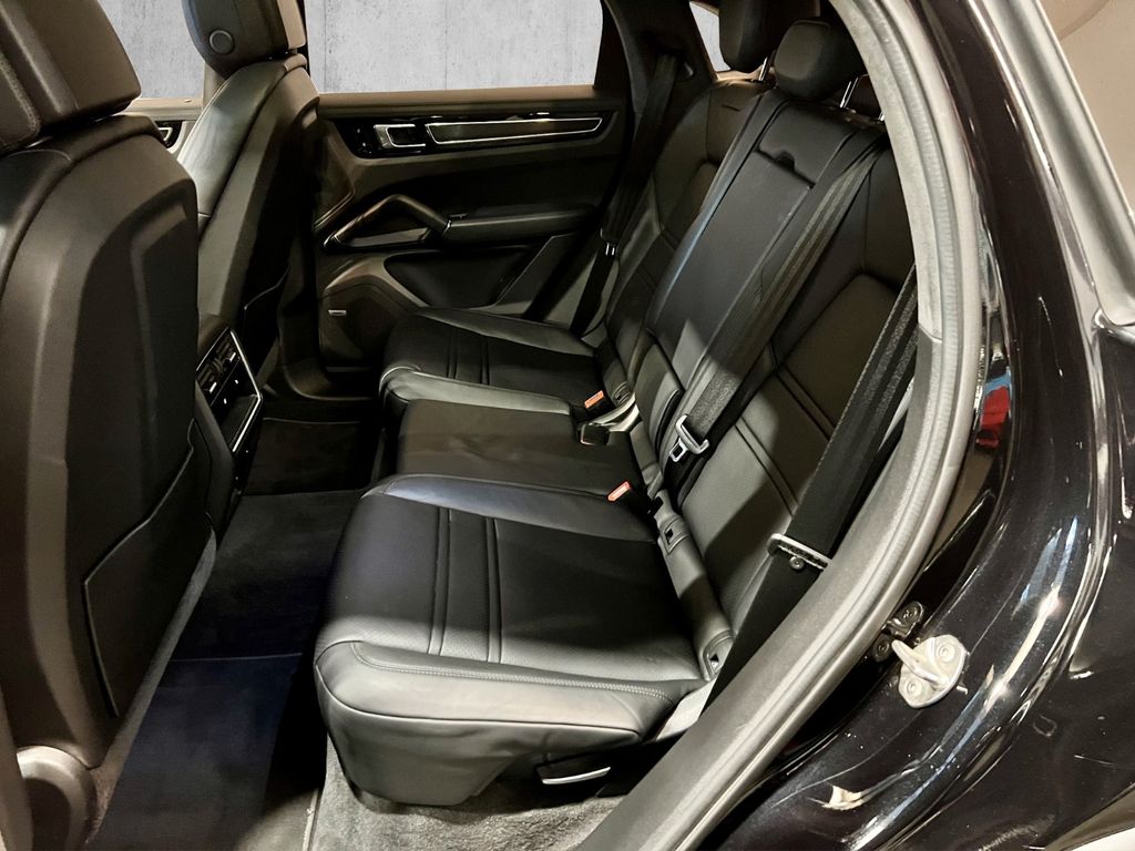 Porsche Cayenne 2021