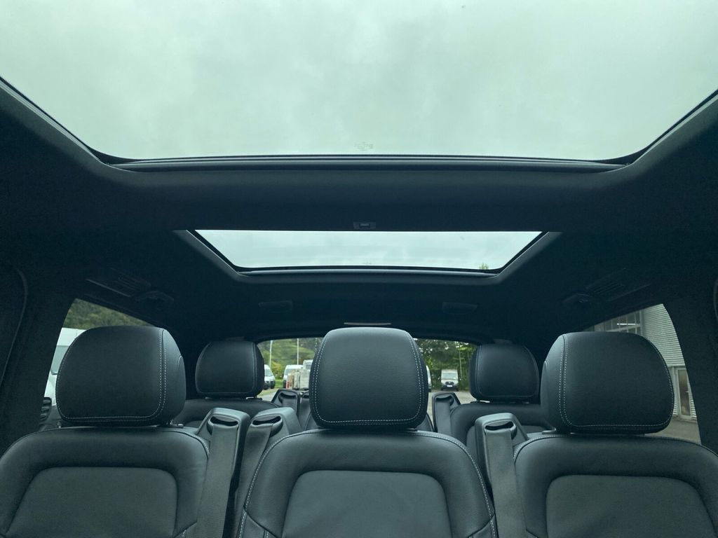 Mercedes-Benz 2025
