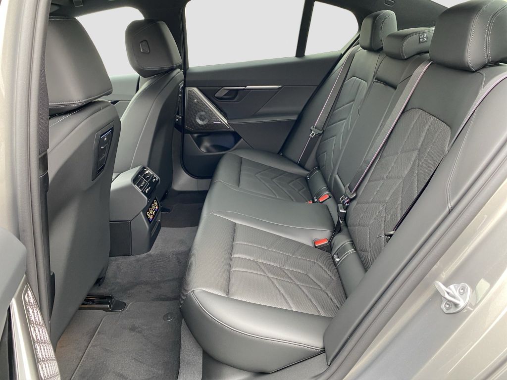 BMW i5 2025