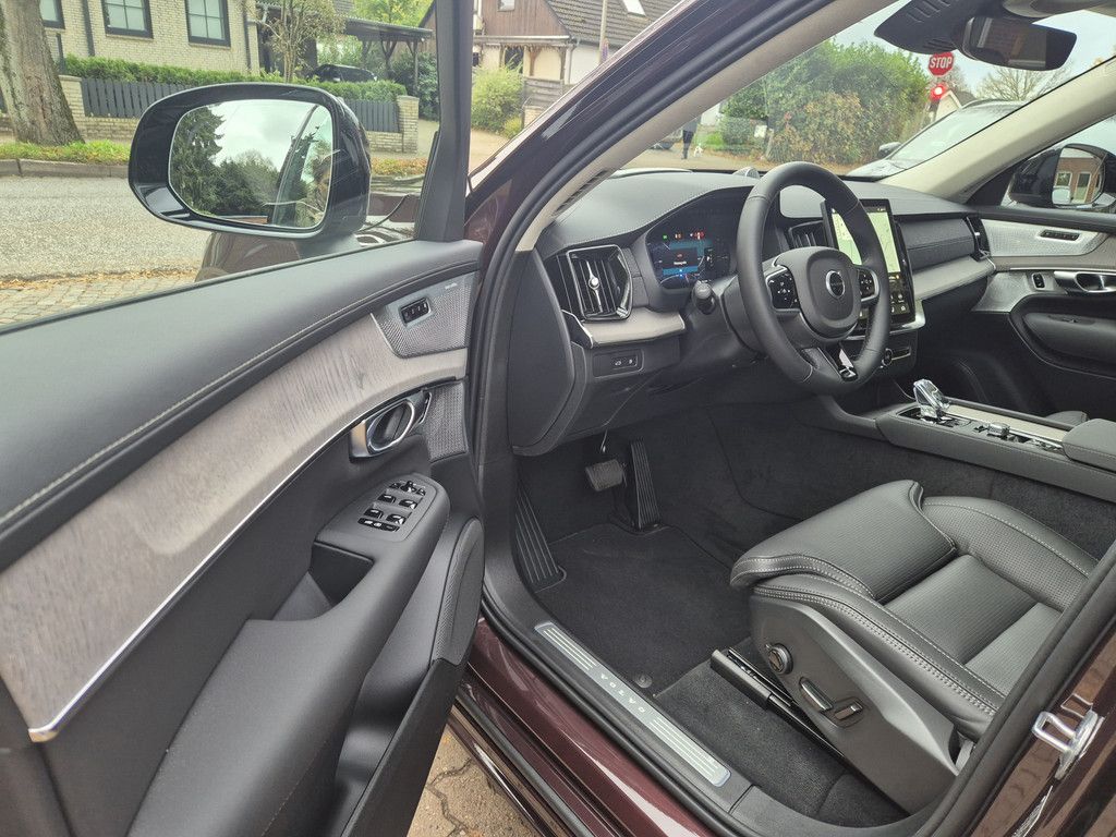 Volvo XC90 2025