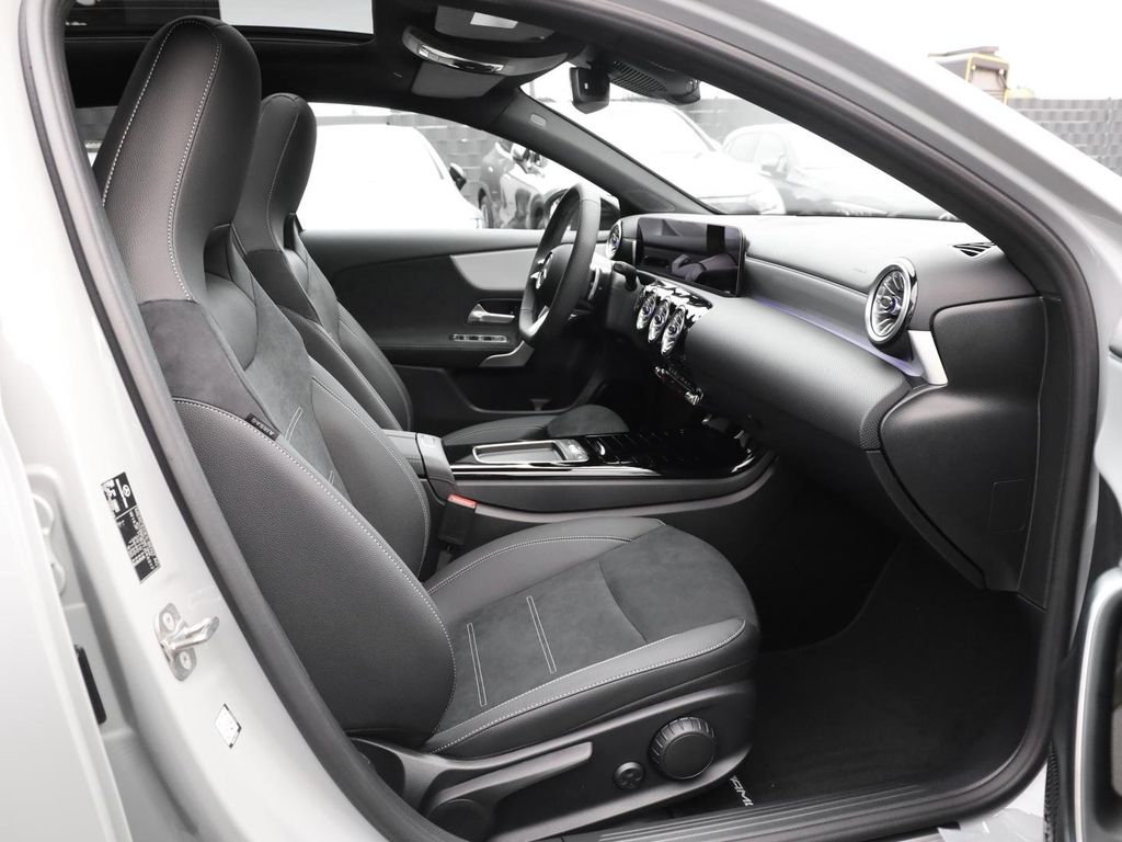 Mercedes-Benz A 200 2025