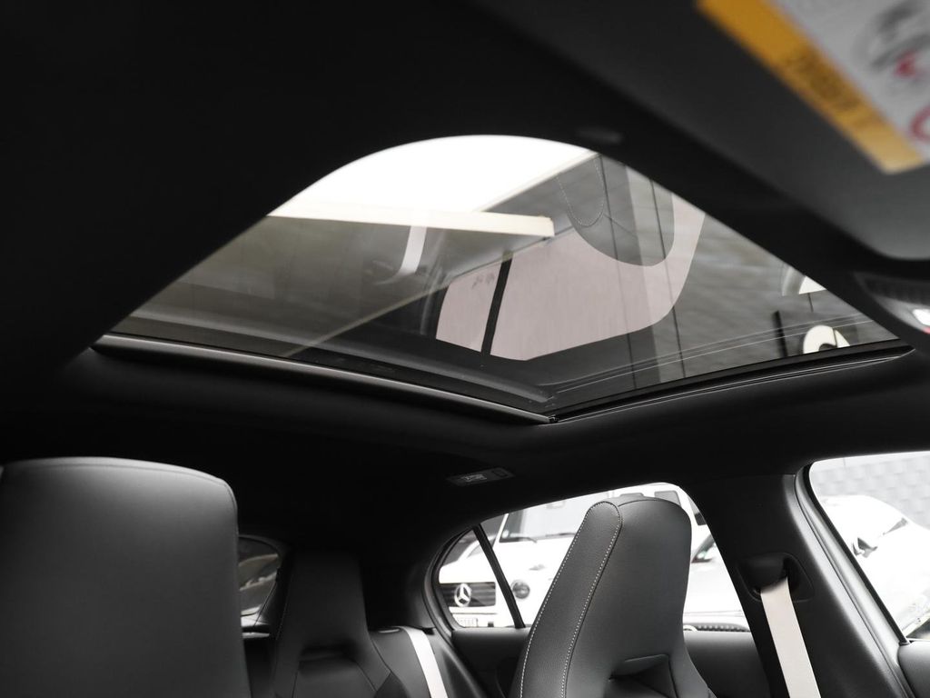 Mercedes-Benz A 200 2025