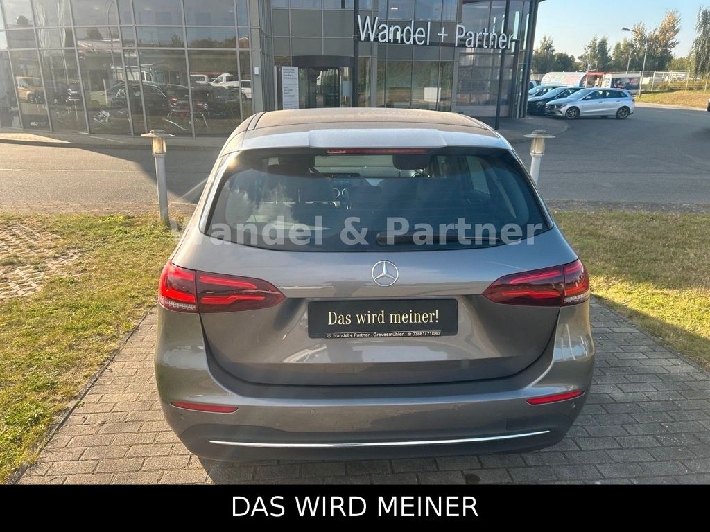 Mercedes-Benz B 180 2022