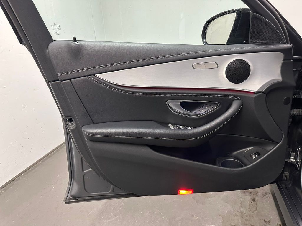 Mercedes-Benz E 300 2022