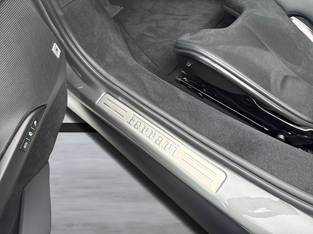 Ferrari 296 GTS 2025