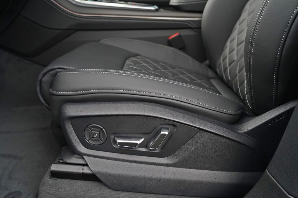 Audi SQ8 2025