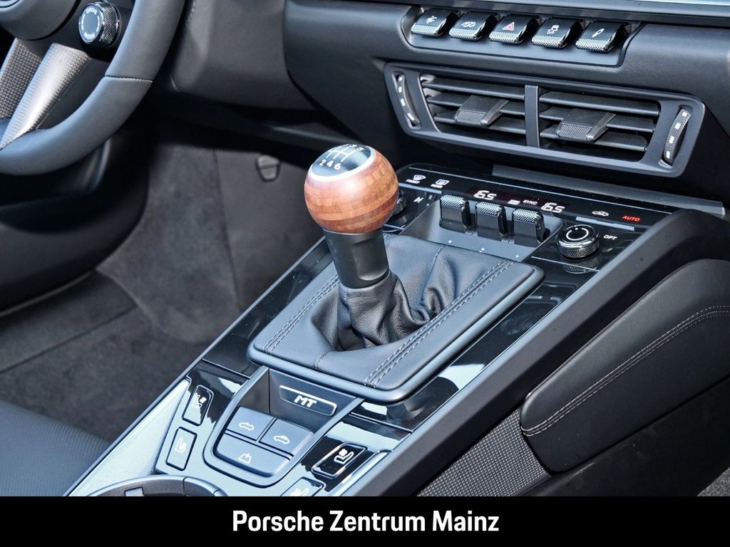 Porsche 992 2025
