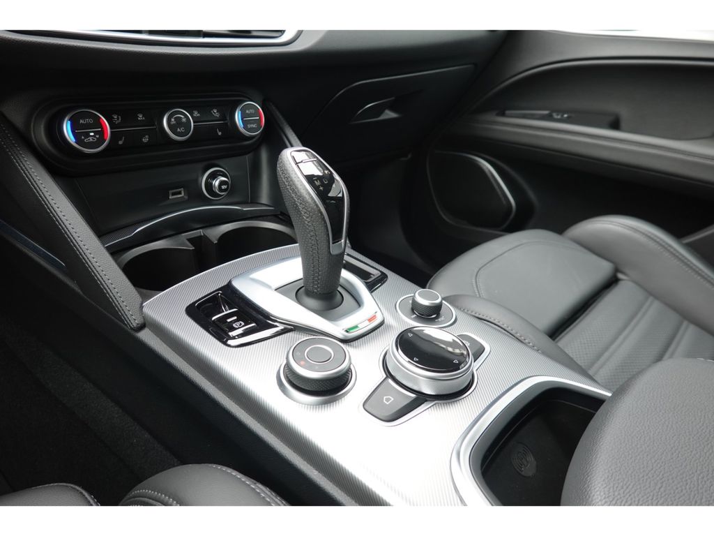 Alfa Romeo Stelvio 2022