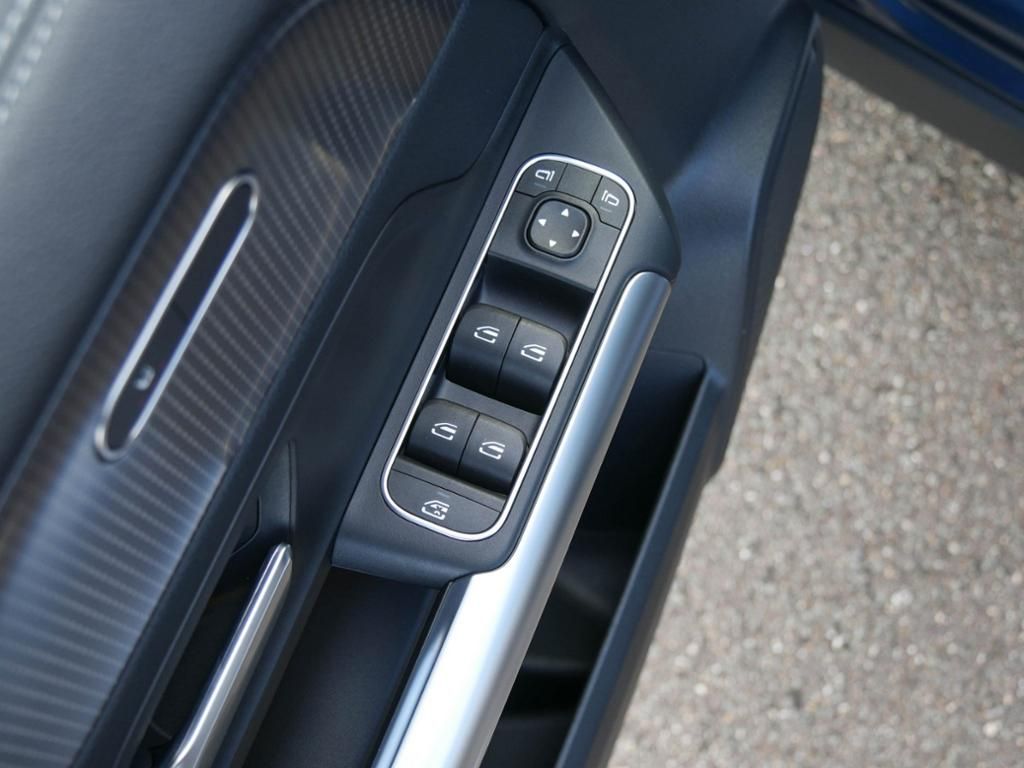 Mercedes-Benz GLA 200 2023