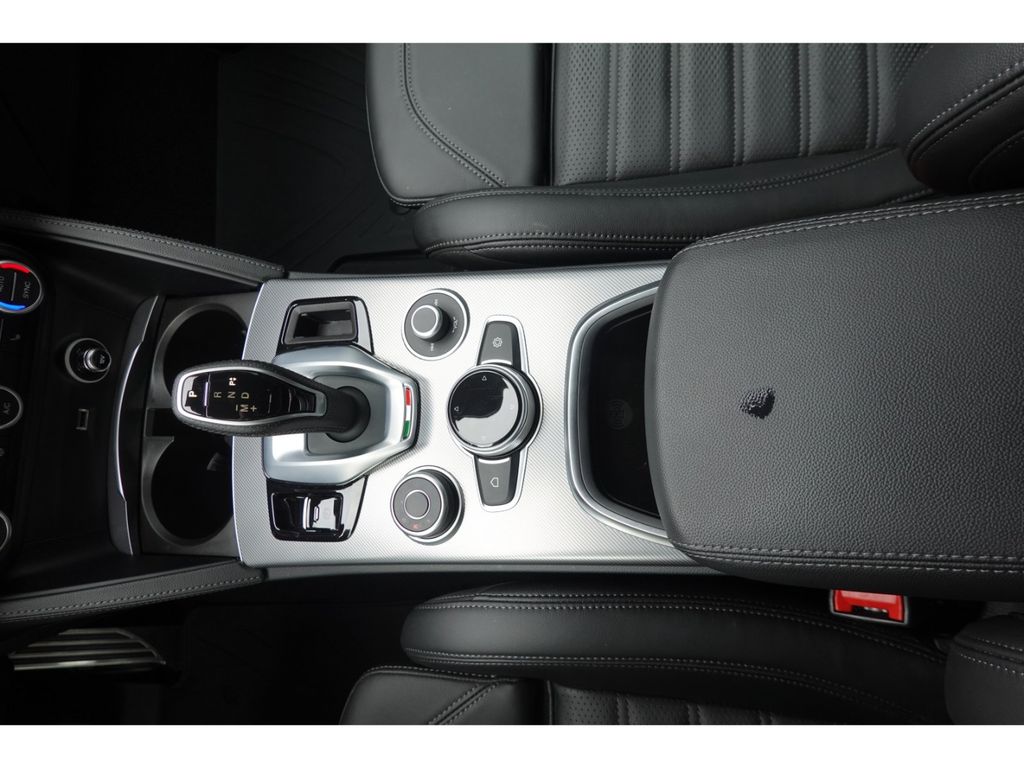 Alfa Romeo Stelvio 2022