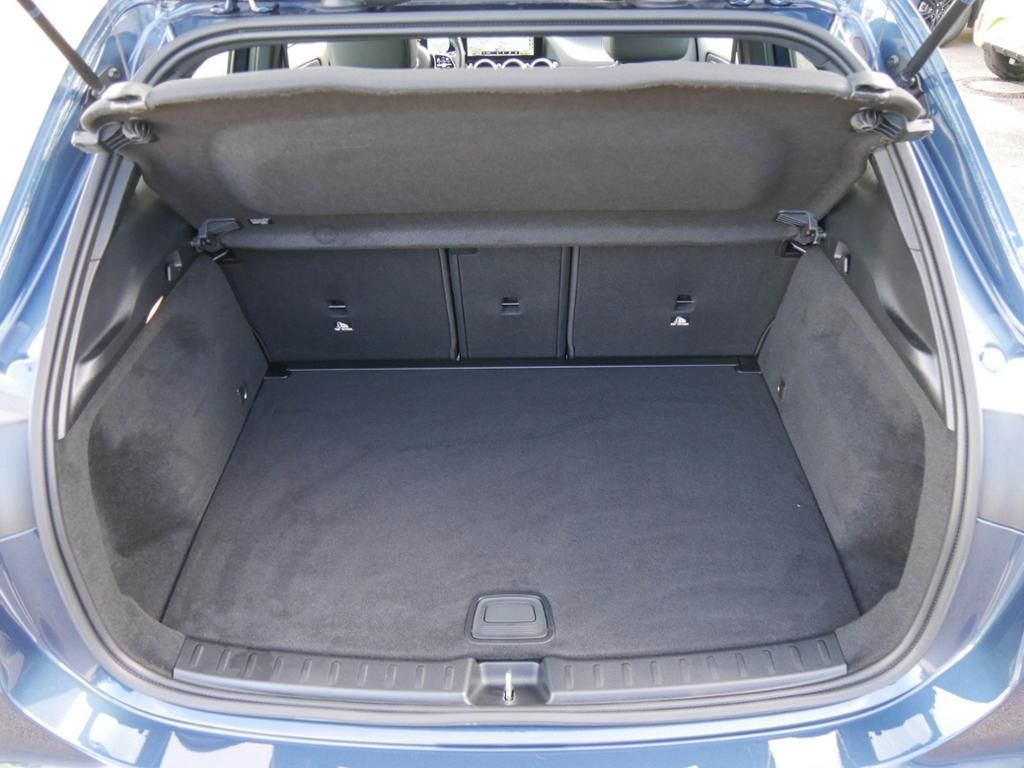 Mercedes-Benz GLA 200 2023