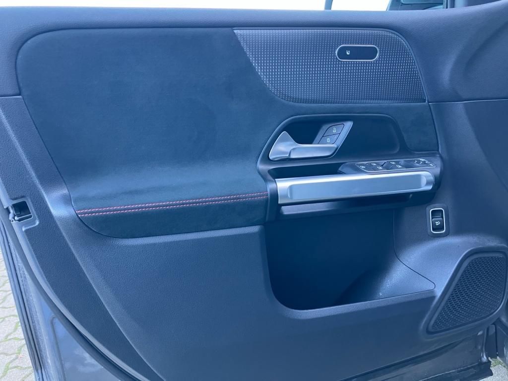 Mercedes-Benz EQB 2023