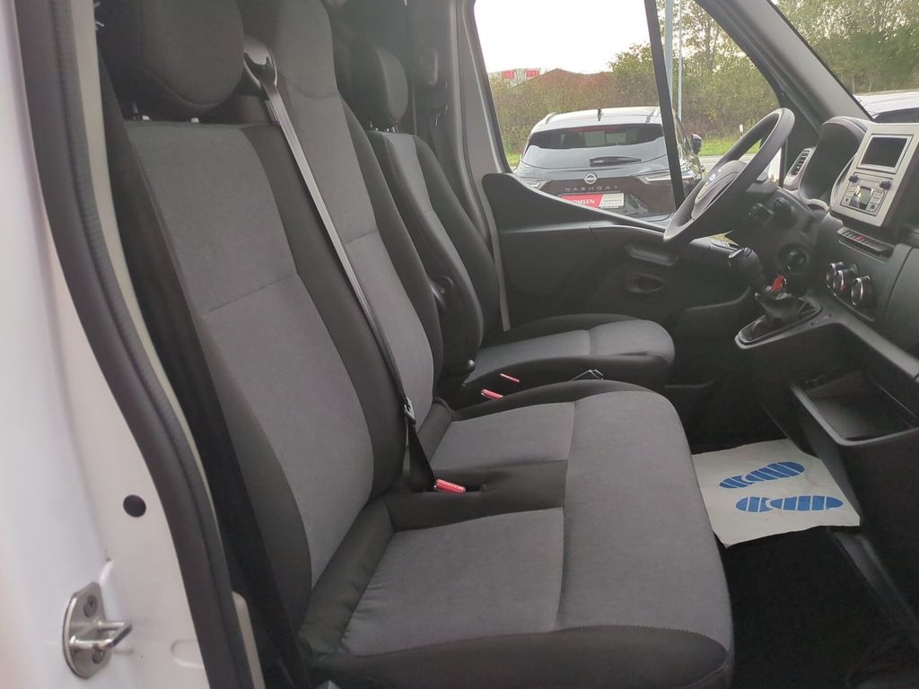 Nissan Interstar 2024