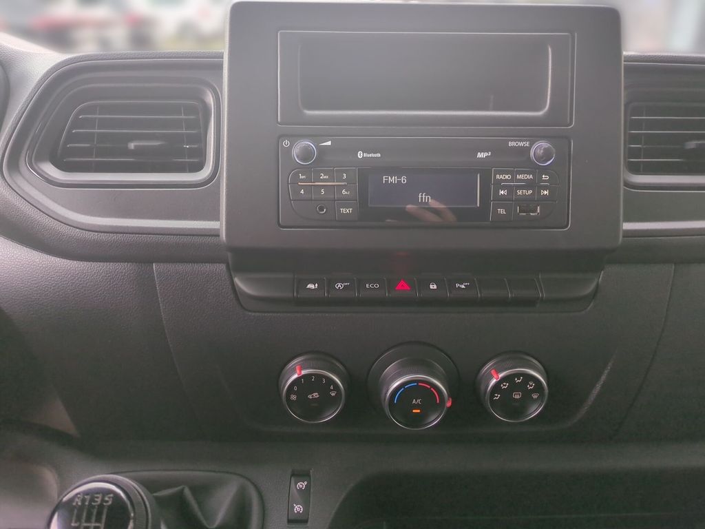 Nissan Interstar 2024