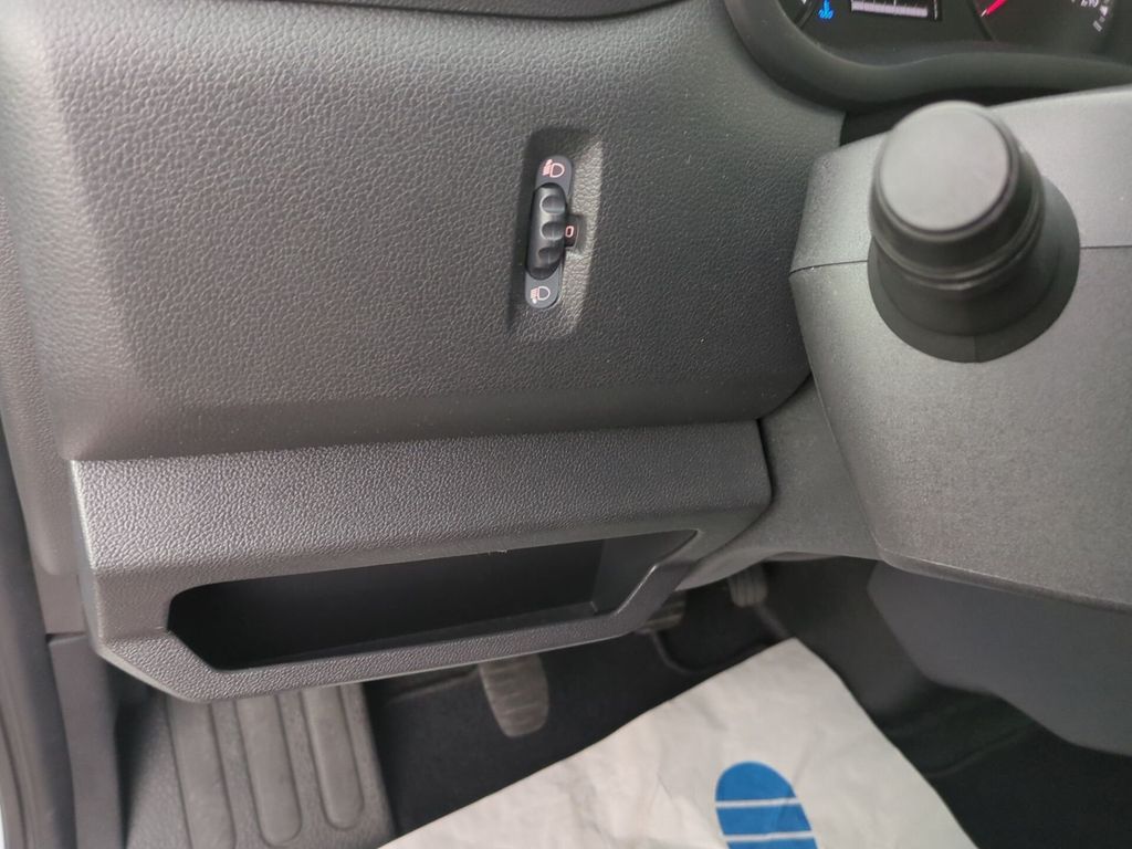 Nissan Interstar 2024