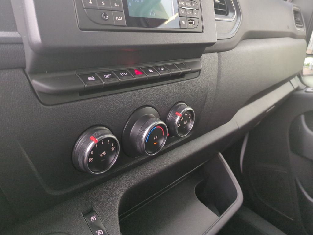 Nissan Interstar 2024