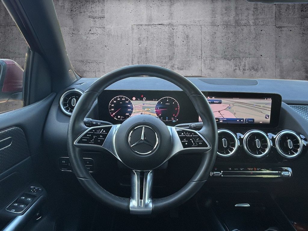 Mercedes-Benz B 220 2024